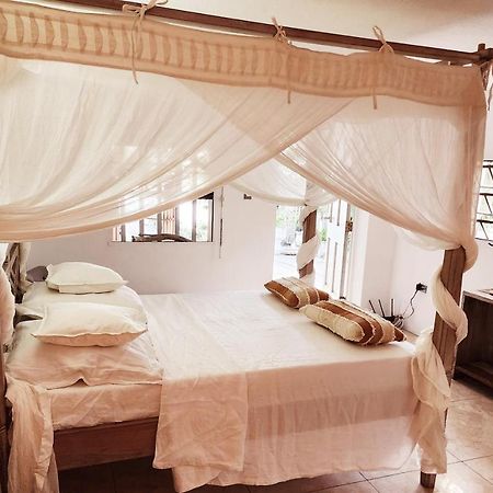 Perle Stone Studio- Bed And Breakfast Симпсън Бей Екстериор снимка