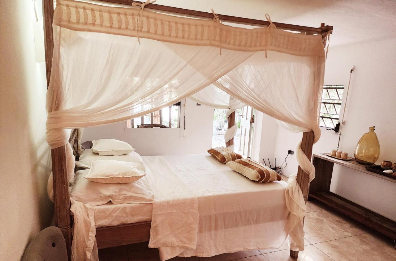 Perle Stone Studio- Bed And Breakfast Симпсън Бей Екстериор снимка